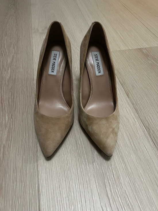 Steve Madden Shoes - Steve Madden Beige Suede Pointed-Toe Pumps